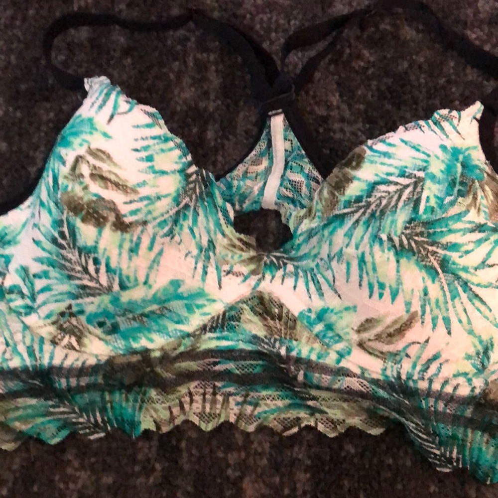 Size Medium Victoria Secret bralette